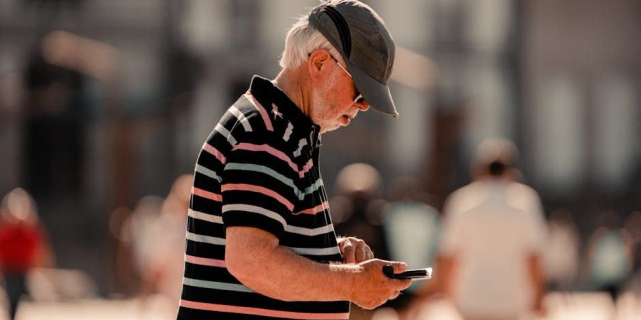 Digitale Revolution in unseren Taschen: Wie Smartphones Kommunikation und die Welt verändert haben
