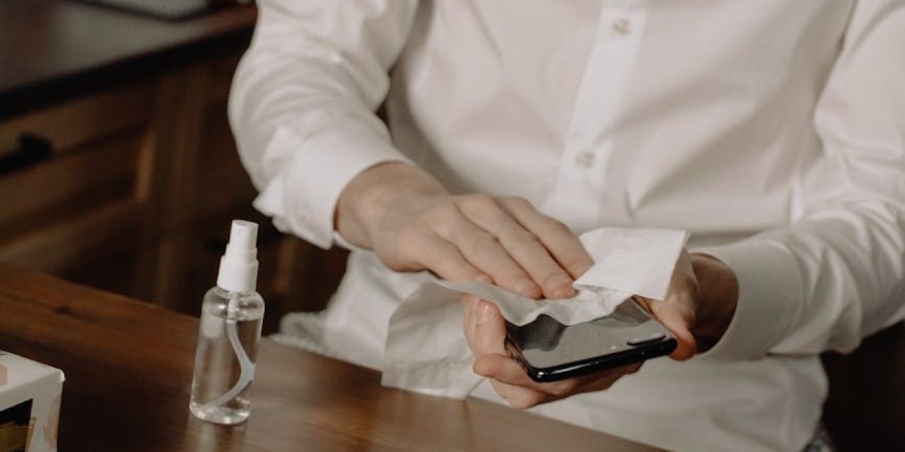 Handyreinigung – Wie pflegst du die Hygiene deines Smartphones und vermeidest Keime?