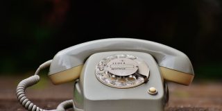 Von analogem Flüstern zu digitalen Gesprächen: Die Evolution der Festnetztelefonie und ihr außergewöhnliches Erbe (Teil 2)